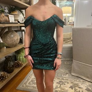 COPY - Sherri Hill Emerald Green Size 00